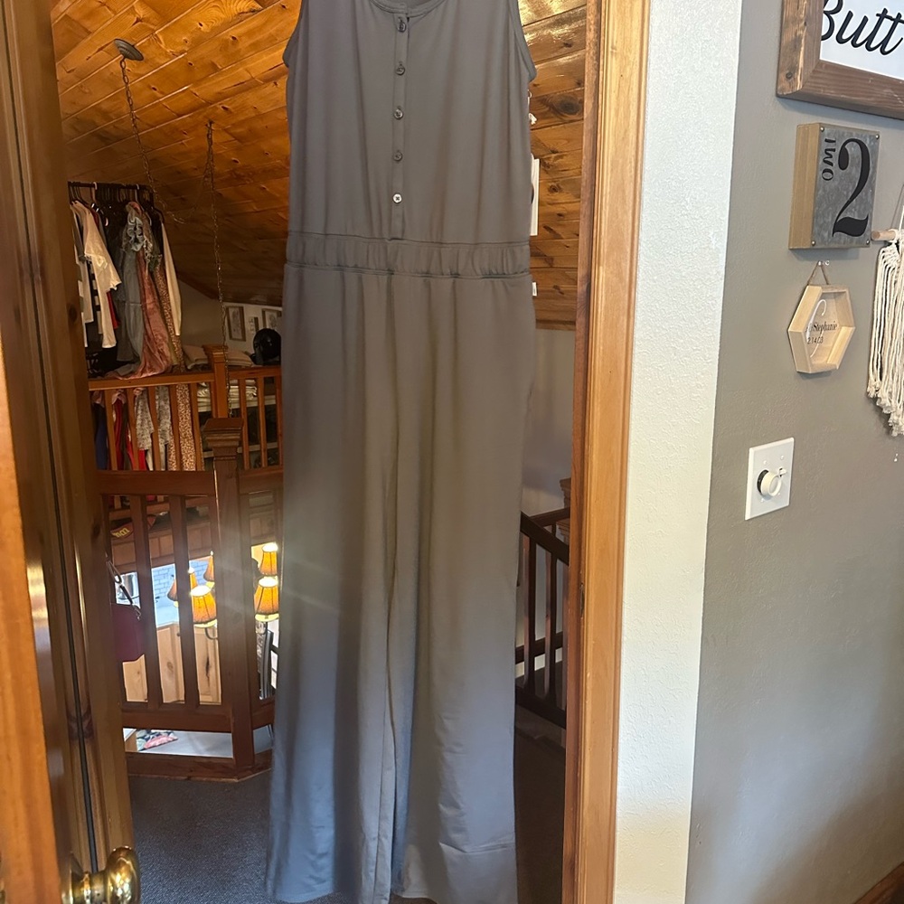 Vuori Women's Wide Leg Jumpsuit in Gray NWOT